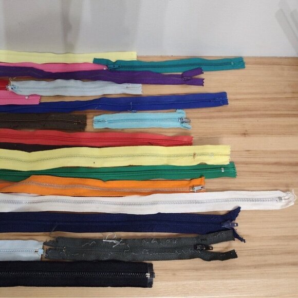 Vtg Lot Of 20 Multi Colored Metal Plastic Zippers Different Lengths Talon YKK - Picture 3 of 6